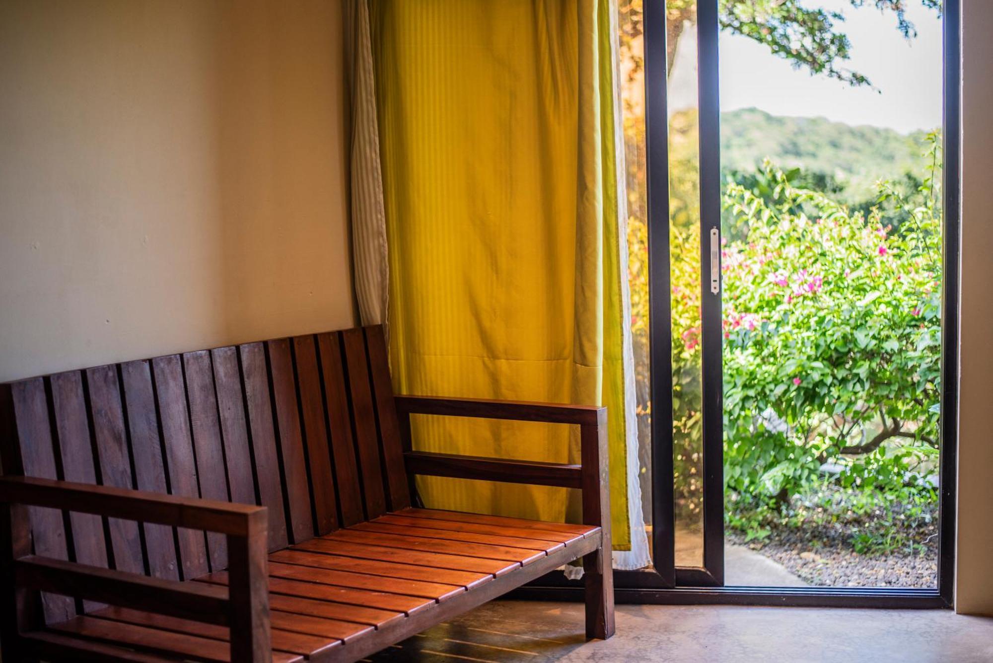 Hush Maderas Hostel *
