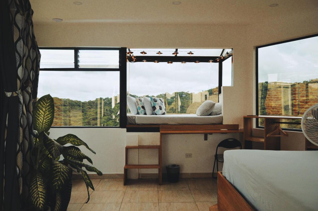 Hush Maderas Hostel *