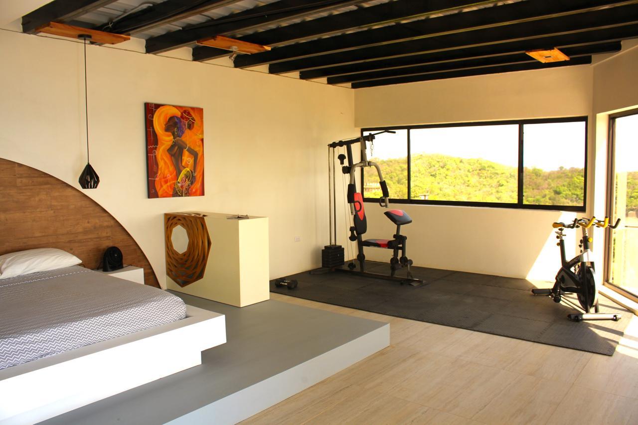 Hush Maderas Hostel *